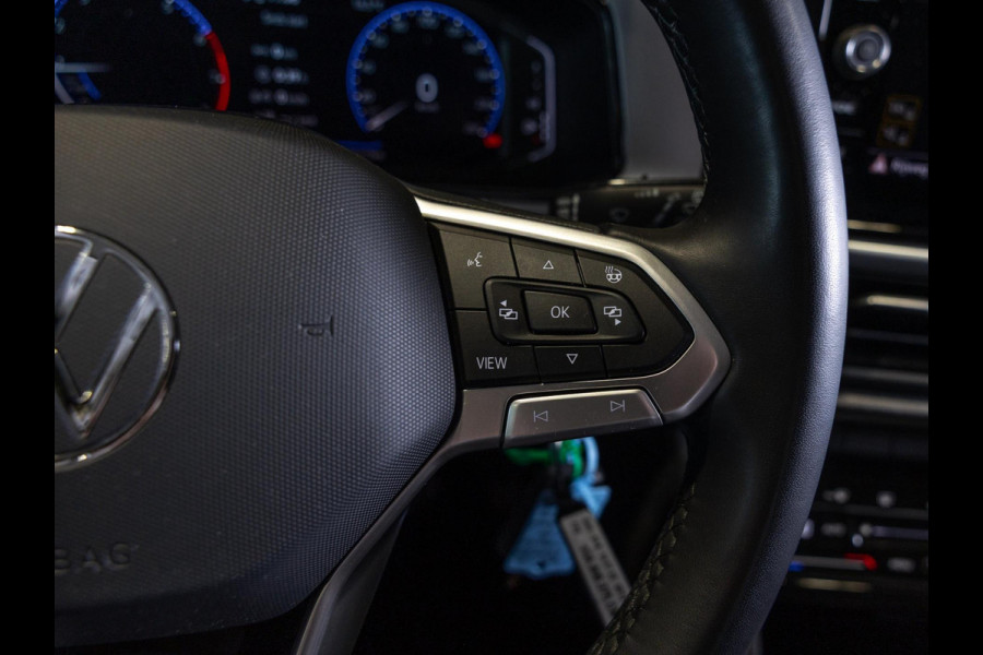 Volkswagen T-Roc 1.0 TSI Life / 110pk / Trekhaak / Achteruitrij camera / Stoelverwarming /