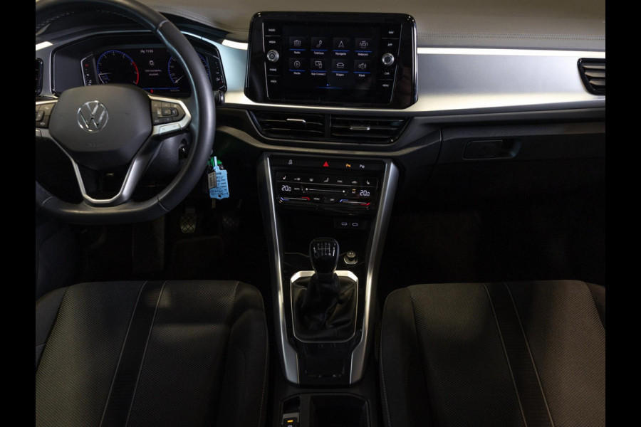 Volkswagen T-Roc 1.0 TSI Life / 110pk / Trekhaak / Achteruitrij camera / Stoelverwarming /