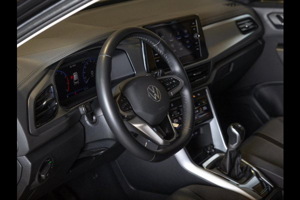 Volkswagen T-Roc 1.0 TSI Life / 110pk / Trekhaak / Achteruitrij camera / Stoelverwarming /