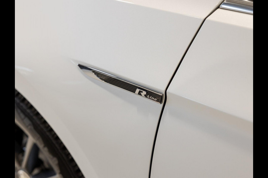 Volkswagen Passat Variant 1.5 TSI R-Line Business + / 150pk / Panorama dak / Achteruitrij camera / Stoelverwarming /