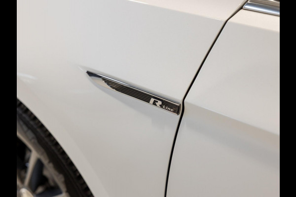 Volkswagen Passat Variant 1.5 TSI R-Line Business + / 150pk / Panorama dak / Achteruitrij camera / Stoelverwarming /