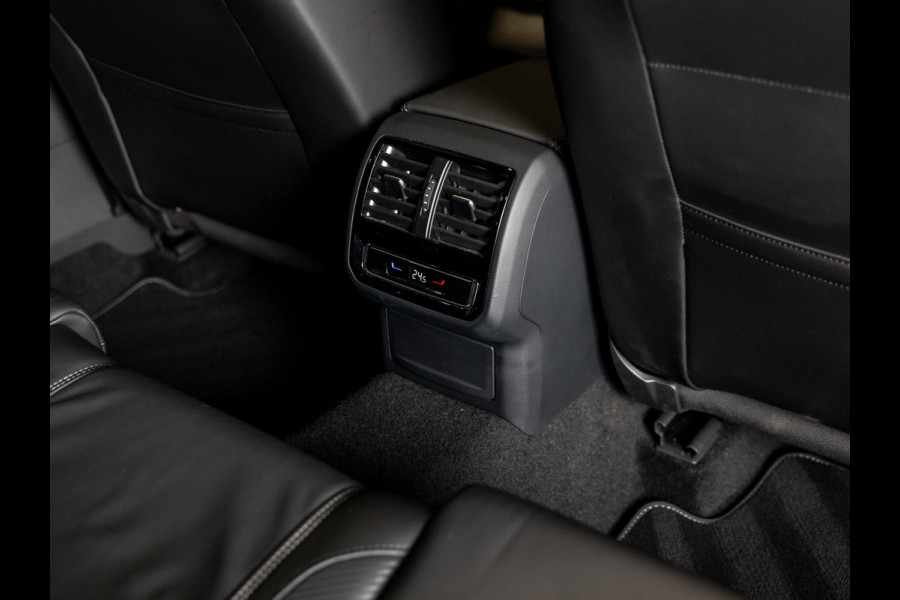 Volkswagen Passat Variant 1.5 TSI R-Line Business + / 150pk / Panorama dak / Achteruitrij camera / Stoelverwarming /