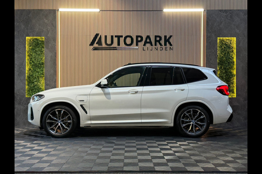BMW X3 GERESERVEERD! XDrive30e High Executive M-SPORT|PANO|HuD|LASER|CARPLAY|TREKHAAK|SFEERVERLICHTING|STUURVERWARMING|292PK