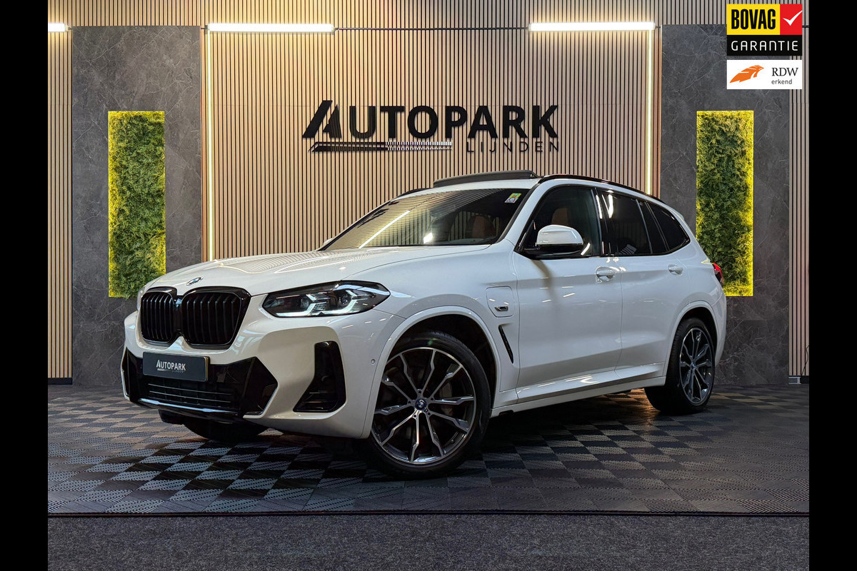 BMW X3 GERESERVEERD! XDrive30e High Executive M-SPORT|PANO|HuD|LASER|CARPLAY|TREKHAAK|SFEERVERLICHTING|STUURVERWARMING|292PK