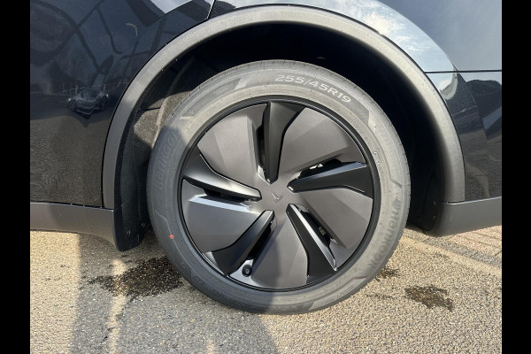 Tesla Model Y Premium Long Range AWD 75 kWh NIEUWE AUTO – DIRECT LEVERBAAR! 1E TOELATING 28-01-2026