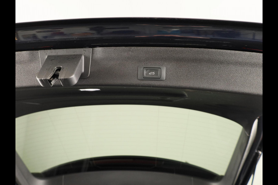 Audi A6 Avant 40 TFSI S edition Competition 204 pk S-tronic | Verlengde garantie | Navigatie | Panoramadak | Parkeersensoren | Achteruitrijcamera | Stoelverwarming | S-Line |