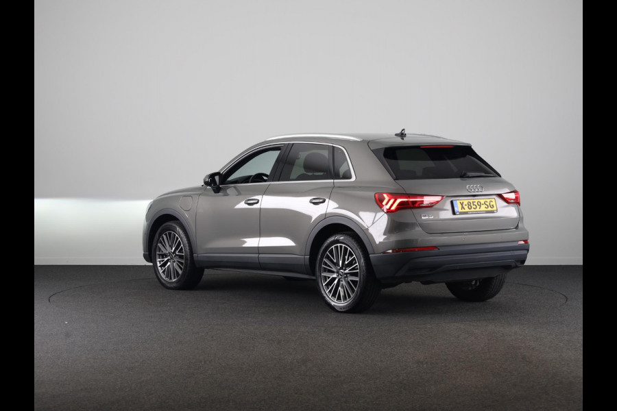 Audi Q3 45 TFSI e Advanced edition 245pk | Navigatie | Sportstoelen | 19 inch lichtmetalen velgen | Stoelverwarming | Adaptieve cruise controle