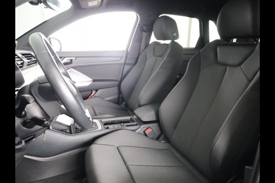 Audi Q3 45 TFSI e Advanced edition 245pk | Navigatie | Sportstoelen | 19 inch lichtmetalen velgen | Stoelverwarming | Adaptieve cruise controle