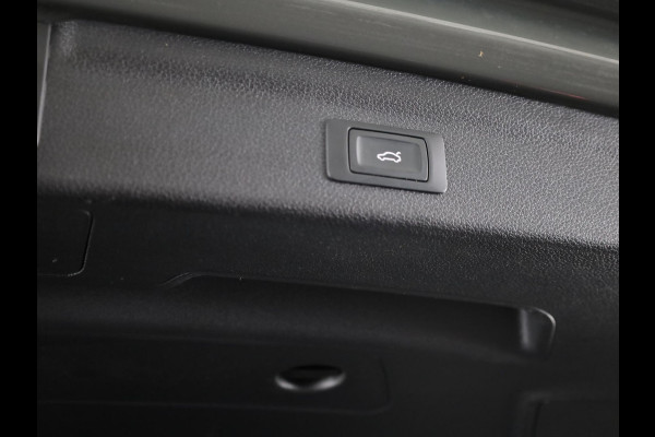 Audi Q3 45 TFSI e Advanced edition 245pk | Navigatie | Sportstoelen | 19 inch lichtmetalen velgen | Stoelverwarming | Adaptieve cruise controle