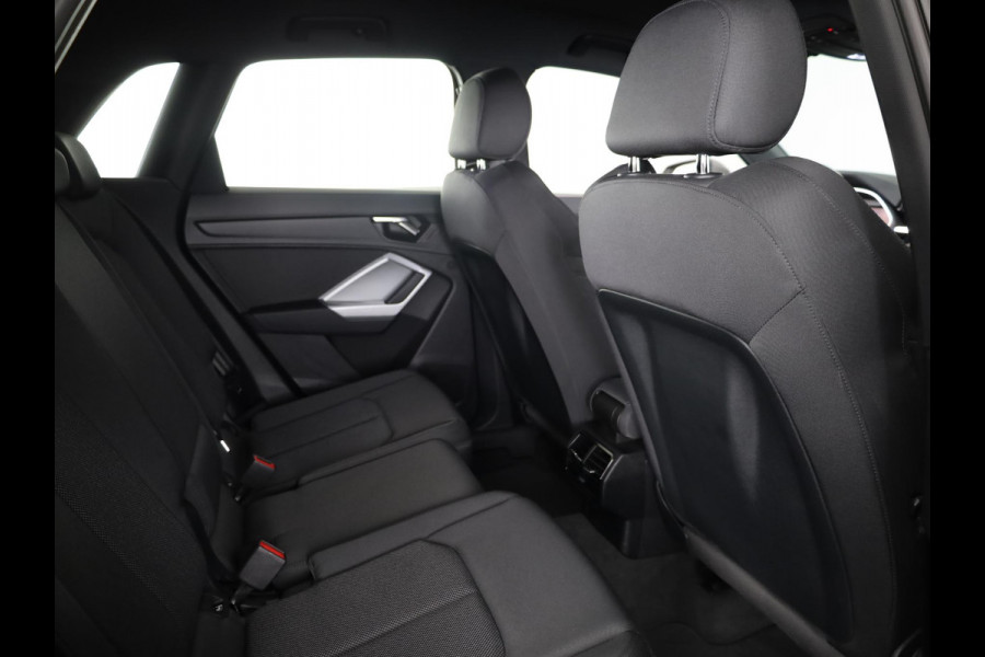 Audi Q3 45 TFSI e Advanced edition 245pk | Navigatie | Sportstoelen | 19 inch lichtmetalen velgen | Stoelverwarming | Adaptieve cruise controle