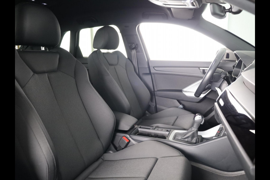 Audi Q3 45 TFSI e Advanced edition 245pk | Navigatie | Sportstoelen | 19 inch lichtmetalen velgen | Stoelverwarming | Adaptieve cruise controle