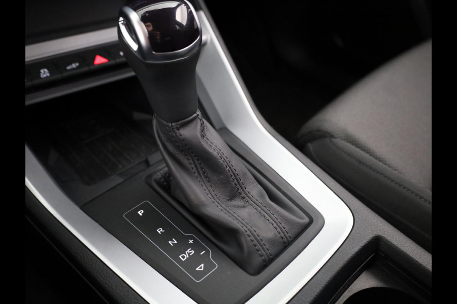 Audi Q3 45 TFSI e Advanced edition 245pk | Navigatie | Sportstoelen | 19 inch lichtmetalen velgen | Stoelverwarming | Adaptieve cruise controle