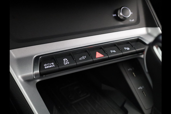 Audi Q3 45 TFSI e Advanced edition 245pk | Navigatie | Sportstoelen | 19 inch lichtmetalen velgen | Stoelverwarming | Adaptieve cruise controle