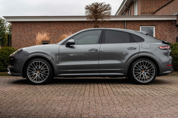 Porsche Cayenne Coupé 3.0 E-Hybrid Platinum Edition Sport Design Luchtvering Pano Soft Black Optic Close 22''