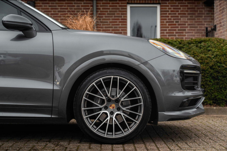 Porsche Cayenne Coupé 3.0 E-Hybrid Platinum Edition Sport Design Luchtvering Pano Soft Black Optic Close 22''