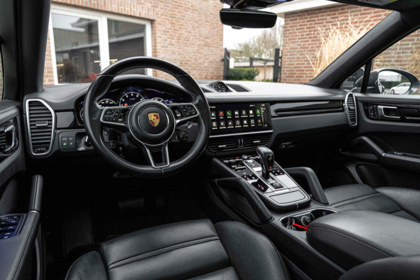 Porsche Cayenne Coupé 3.0 E-Hybrid Platinum Edition Sport Design Luchtvering Pano Soft Black Optic Close 22''