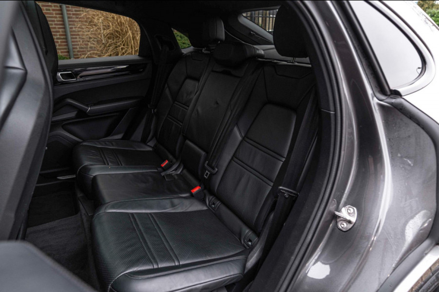 Porsche Cayenne Coupé 3.0 E-Hybrid Platinum Edition Sport Design Luchtvering Pano Soft Black Optic Close 22''