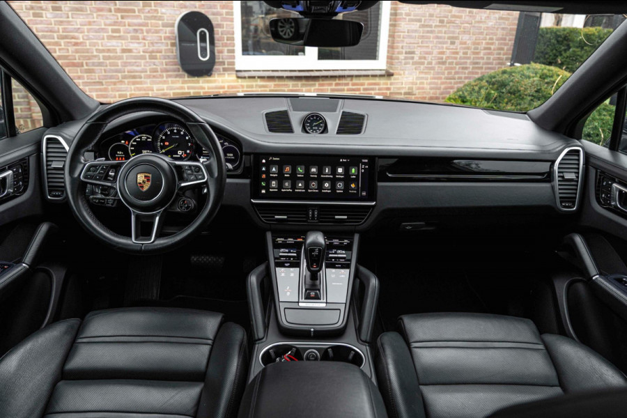 Porsche Cayenne Coupé 3.0 E-Hybrid Platinum Edition Sport Design Luchtvering Pano Soft Black Optic Close 22''