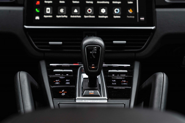 Porsche Cayenne Coupé 3.0 E-Hybrid Platinum Edition Sport Design Luchtvering Pano Soft Black Optic Close 22''