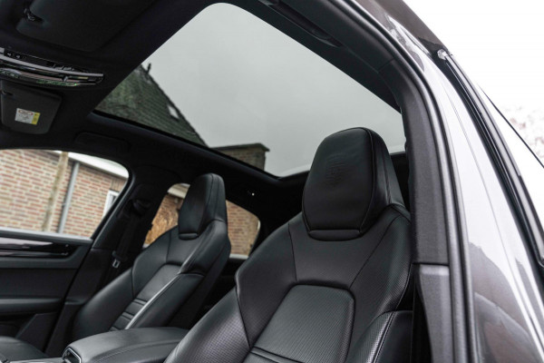 Porsche Cayenne Coupé 3.0 E-Hybrid Platinum Edition Sport Design Luchtvering Pano Soft Black Optic Close 22''