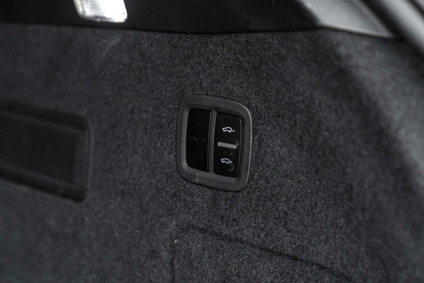 Porsche Cayenne Coupé 3.0 E-Hybrid Platinum Edition Sport Design Luchtvering Pano Soft Black Optic Close 22''