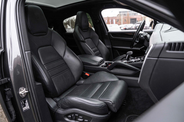 Porsche Cayenne Coupé 3.0 E-Hybrid Platinum Edition Sport Design Luchtvering Pano Soft Black Optic Close 22''