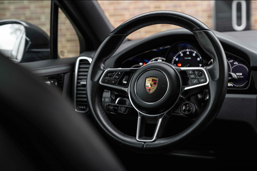 Porsche Cayenne Coupé 3.0 E-Hybrid Platinum Edition Sport Design Luchtvering Pano Soft Black Optic Close 22''