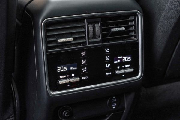 Porsche Cayenne Coupé 3.0 E-Hybrid Platinum Edition Sport Design Luchtvering Pano Soft Black Optic Close 22''