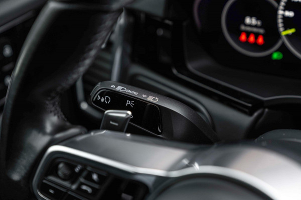 Porsche Cayenne Coupé 3.0 E-Hybrid Platinum Edition Sport Design Luchtvering Pano Soft Black Optic Close 22''