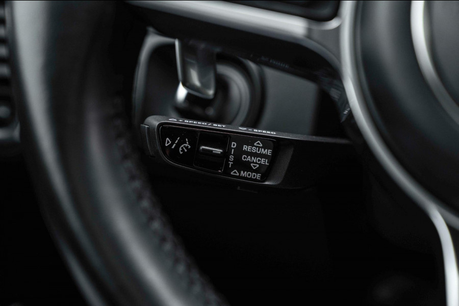 Porsche Cayenne Coupé 3.0 E-Hybrid Platinum Edition Sport Design Luchtvering Pano Soft Black Optic Close 22''