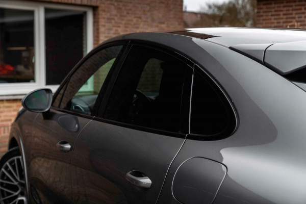 Porsche Cayenne Coupé 3.0 E-Hybrid Platinum Edition Sport Design Luchtvering Pano Soft Black Optic Close 22''