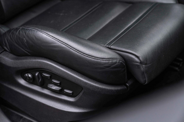 Porsche Cayenne Coupé 3.0 E-Hybrid Platinum Edition Sport Design Luchtvering Pano Soft Black Optic Close 22''