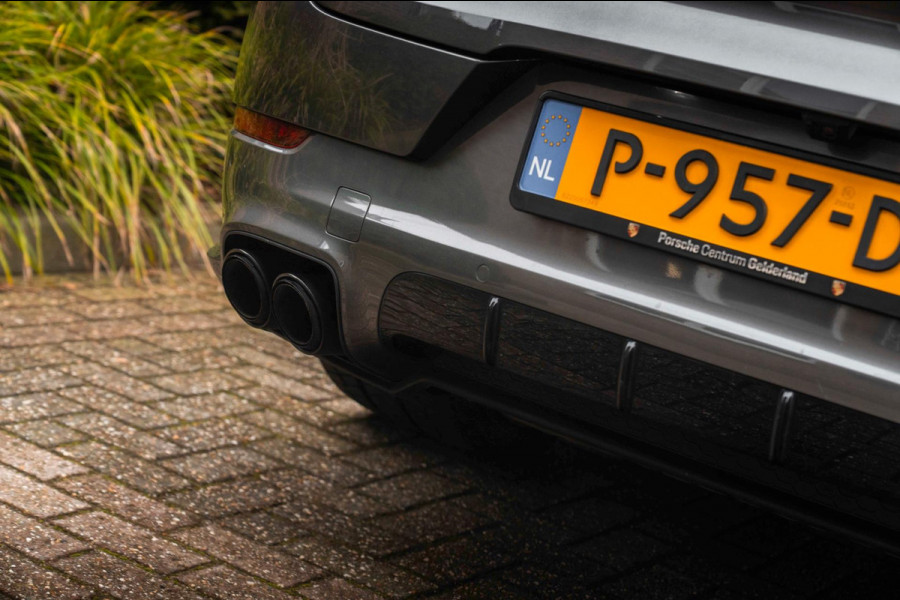 Porsche Cayenne Coupé 3.0 E-Hybrid Platinum Edition Sport Design Luchtvering Pano Soft Black Optic Close 22''