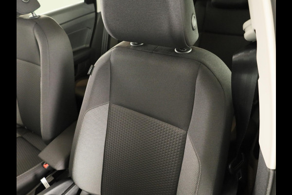 Volkswagen Polo GP Life Edition 1.0 95 pk 5 versn. Hand | 15" LM | Stoelverwarming | Camera |