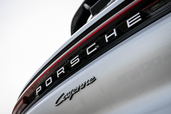 Porsche Cayenne 3.0 E-Hybrid SportDesign 4-Wielsturing InnoDrive