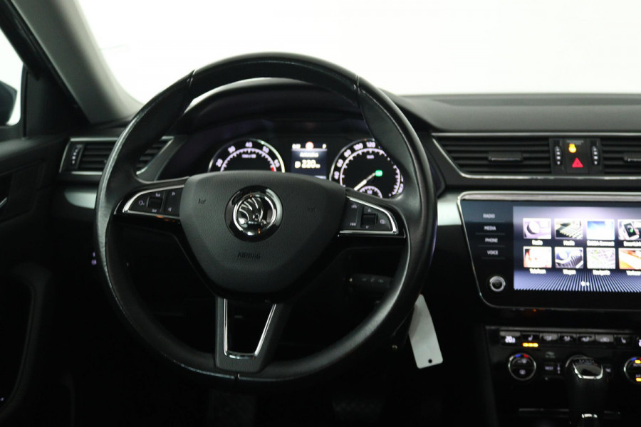 Škoda Superb Combi 1.5 TSI ACT Ambition Business (PANORAMADAK, TREKHAAK, STOELVERWARMING, CARPLAY, PDC)
