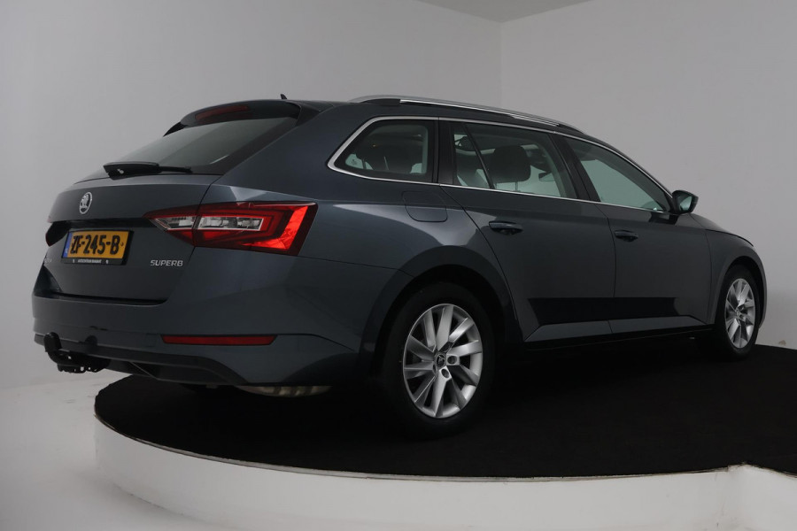 Škoda Superb Combi 1.5 TSI ACT Ambition Business (PANORAMADAK, TREKHAAK, STOELVERWARMING, CARPLAY, PDC)