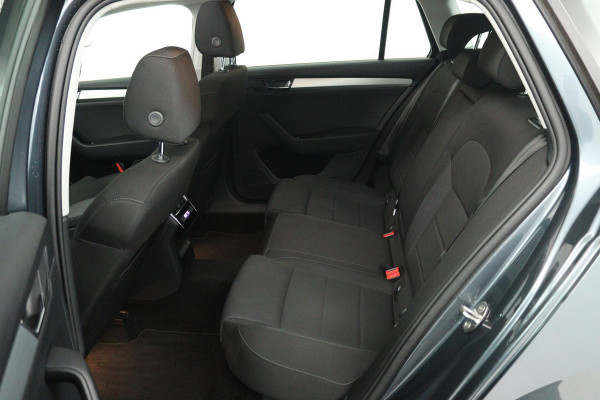 Škoda Superb Combi 1.5 TSI ACT Ambition Business (PANORAMADAK, TREKHAAK, STOELVERWARMING, CARPLAY, PDC)
