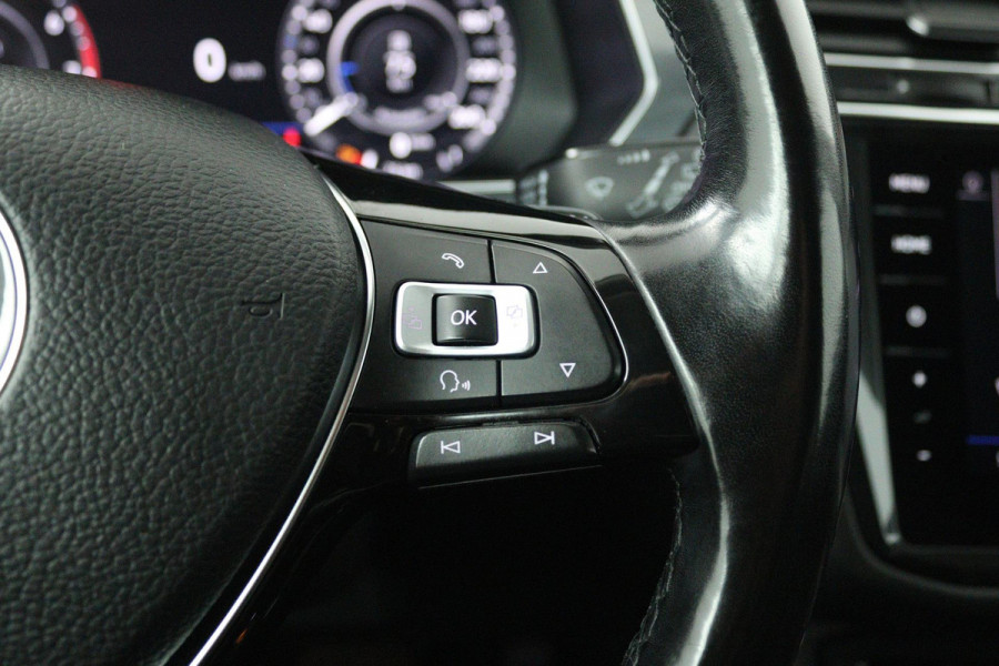 Volkswagen Tiguan Allspace 1.4 TSI Highline 7p. (TREKHAAK, VIRTUAL, STOELVERWARMING, CAMERA, LEDER, LED)