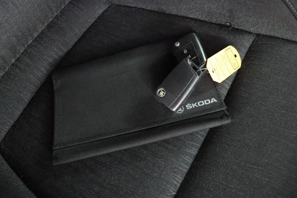 Škoda Karoq 1.0 TSI Business Edition|LED|Camera|Stoelverwarming