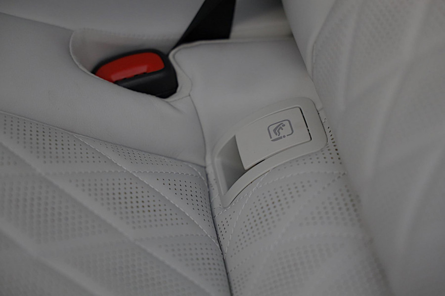 Mercedes-Benz E-Klasse 300 e AMG 53 Look / HYPERSCREEN / Massage / Burmester 4D / Head Up / 360 Camera / Acc / Open Pano / 20 Inch