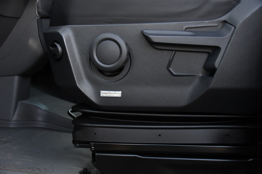 MAN TGE 2.0 L3H3 PB Edition Camera, Cruise, Carplay, LED, Clima, Stoelverwarming, Trekhaak, 140pk, Sensoren, Leder, Uniek!