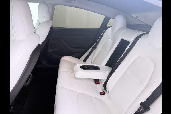 Tesla Model 3 RWD SR plus 325PK LFP Accu Ivory AutoPilot Leder Pano-dak FSD-vb. Adaptive-Cruise Camera's Elektr.-Stuur+Stoelen+Spiegels+Geheug Priv.Glasss Navi LED DAB Voorverwarmen Keyless One-Pedal-Drive Lmv 18" SOH 89% 1e Eigenaar Origineel Nederlandse Auto Fabrieks Garantie op Accu en Motor tot 23-08-2031 / 160.000km