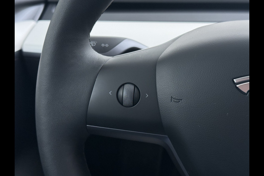 Tesla Model 3 RWD SR plus 325PK LFP Accu Ivory AutoPilot Leder Pano-dak FSD-vb. Adaptive-Cruise Camera's Elektr.-Stuur+Stoelen+Spiegels+Geheug Priv.Glasss Navi LED DAB Voorverwarmen Keyless One-Pedal-Drive Lmv 18" SOH 89% 1e Eigenaar Origineel Nederlandse Auto Fabrieks Garantie op Accu en Motor tot 23-08-2031 / 160.000km