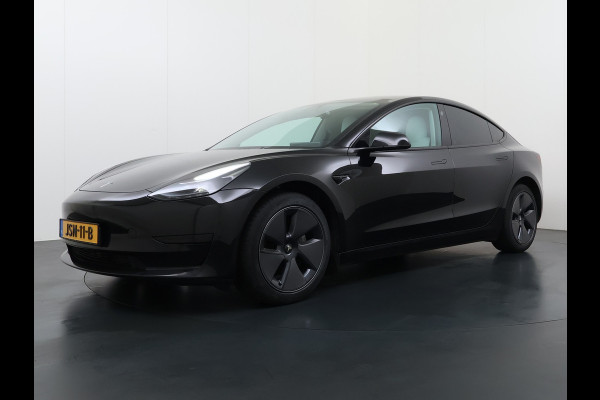 Tesla Model 3 RWD SR plus 325PK LFP Accu Ivory AutoPilot Leder Pano-dak FSD-vb. Adaptive-Cruise Camera's Elektr.-Stuur+Stoelen+Spiegels+Geheug Priv.Glasss Navi LED DAB Voorverwarmen Keyless One-Pedal-Drive Lmv 18" SOH 89% 1e Eigenaar Origineel Nederlandse Auto Fabrieks Garantie op Accu en Motor tot 23-08-2031 / 160.000km