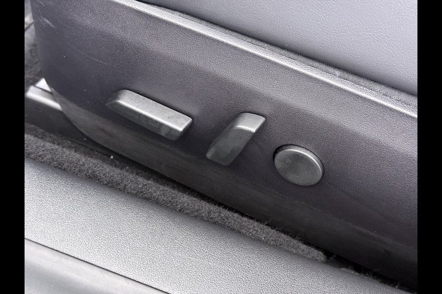 Tesla Model 3 RWD SR+ NW Model 60kWh LFP 283PK Warmtepomp Elektr.A-klep Sentry Mode Stoel+Bankverwarmd FSD 18" Premium Luidspr. AutoPilot Leer Navi LED Comfortstoelen ACC DAB Keyless en Voorverwarmen interieur via App One-Pedal-Drive Origineel Nederlandse auto Garantie Accu/Motor tot 14-06-2029 max 160.000km