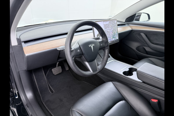 Tesla Model 3 RWD SR+ NW Model 60kWh LFP 283PK Warmtepomp Elektr.A-klep Sentry Mode Stoel+Bankverwarmd FSD 18" Premium Luidspr. AutoPilot Leer Navi LED Comfortstoelen ACC DAB Keyless en Voorverwarmen interieur via App One-Pedal-Drive Origineel Nederlandse auto Garantie Accu/Motor tot 14-06-2029 max 160.000km