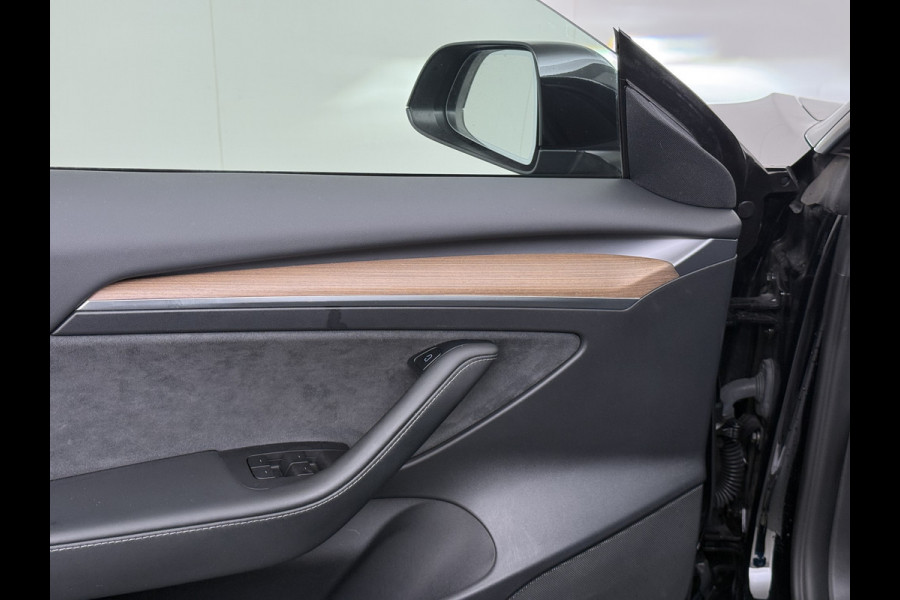 Tesla Model 3 RWD SR+ NW Model 60kWh LFP 283PK Warmtepomp Elektr.A-klep Sentry Mode Stoel+Bankverwarmd FSD 18" Premium Luidspr. AutoPilot Leer Navi LED Comfortstoelen ACC DAB Keyless en Voorverwarmen interieur via App One-Pedal-Drive Origineel Nederlandse auto Garantie Accu/Motor tot 14-06-2029 max 160.000km
