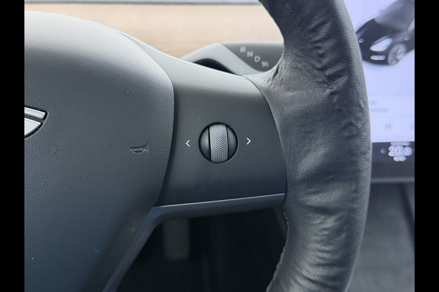 Tesla Model 3 RWD SR+ NW Model 60kWh LFP 283PK Warmtepomp Elektr.A-klep Sentry Mode Stoel+Bankverwarmd FSD 18" Premium Luidspr. AutoPilot Leer Navi LED Comfortstoelen ACC DAB Keyless en Voorverwarmen interieur via App One-Pedal-Drive Origineel Nederlandse auto Garantie Accu/Motor tot 14-06-2029 max 160.000km