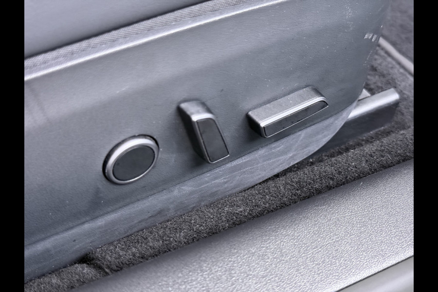 Tesla Model 3 RWD SR+ NW Model 60kWh LFP 283PK Warmtepomp Elektr.A-klep Sentry Mode Stoel+Bankverwarmd FSD 18" Premium Luidspr. AutoPilot Leer Navi LED Comfortstoelen ACC DAB Keyless en Voorverwarmen interieur via App One-Pedal-Drive Origineel Nederlandse auto Garantie Accu/Motor tot 14-06-2029 max 160.000km